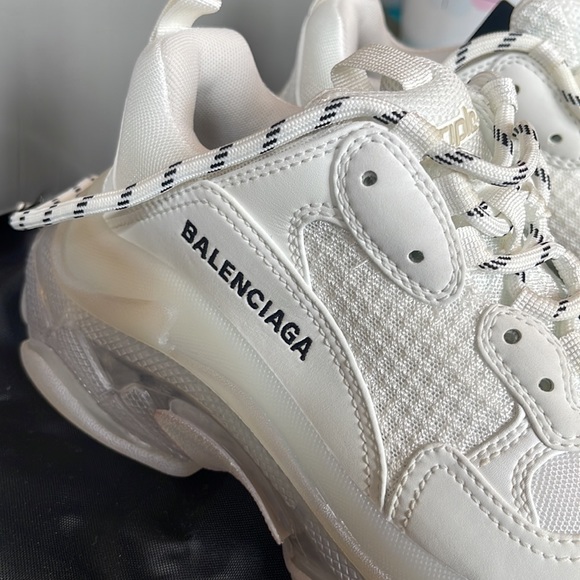 Balenciaga triple s sneaker size 37/6.5 - Picture 7 of 17